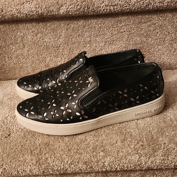 Michael Kors Women's Black Leather Slip-on Shoes w/ Laser Cutouts Size 8.5 - Picture 2 of 11
